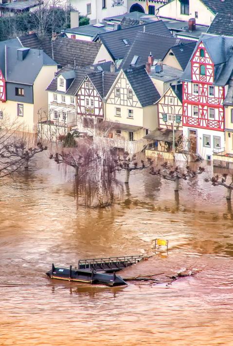 Hochwasser auf dem Rhein