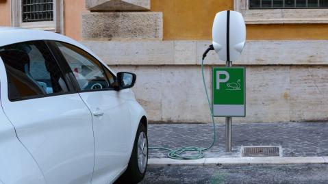 Electric vehicle charging station