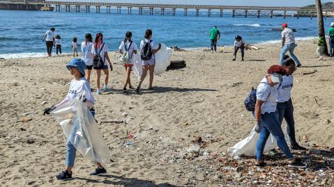People cleaning up the Gringo beach